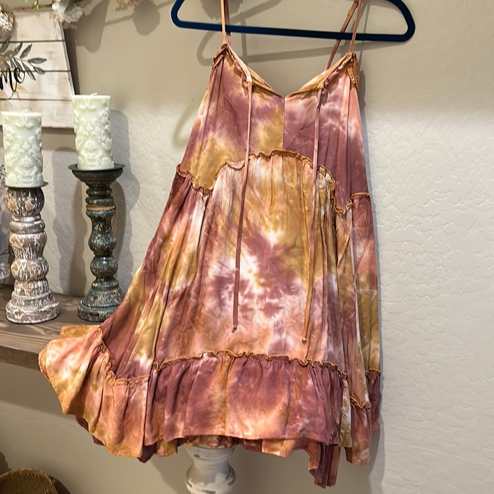 Fall colors Tie Died ruffle bottom slightly longer on the outside fun dress xs